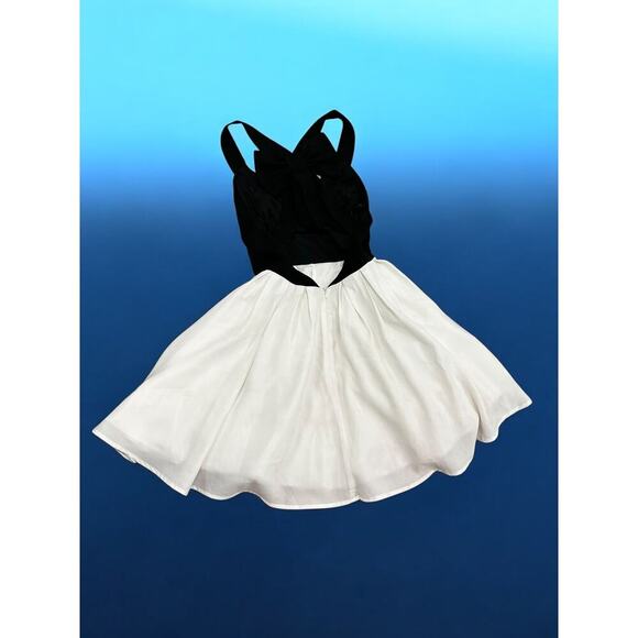 En Creme Fit & Flare Skater Mini Dress w Bow Cutout Size Medium Black & White - Picture 2 of 4